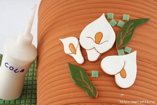 Украшаем цветочные горшки мозаикой из кафельной плитки декор,мастер-класс