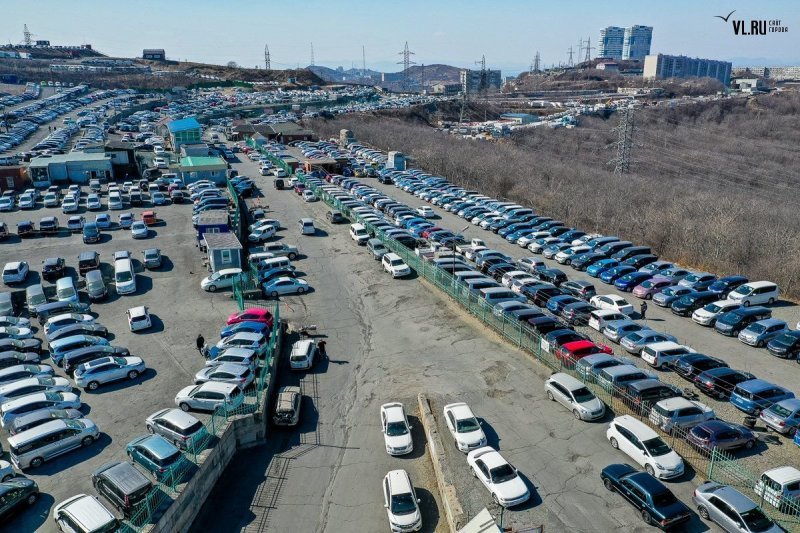 "Зеленый угол" - самый крупный авторынок во Владивостоке 