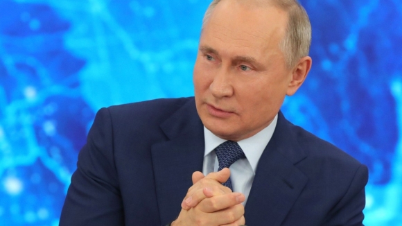 Путин поздравил лыжника Большунова с серебряной медалью на ЧМ в Оберстдорфе