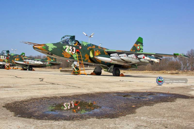 Болгария похвасталась обновленными Су-25 с 24 бомбами на подвесах Болгария похвасталась обновленными Су-25 с 24 бомбами на подвесах Техно