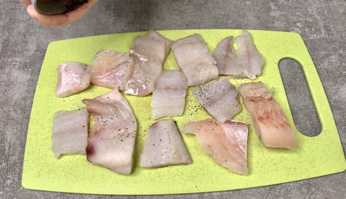 Этот кляр сделает вкусной любую рыбу: сразу два рецепта можно, вкусно, очень, минут, кусочки, гарнир, перчим, приготовления✅, режем, порционные, оставляем, Здесь, солим, кляре, готовьте, рыбку, обжариваем, сторон, небольшом, готовности