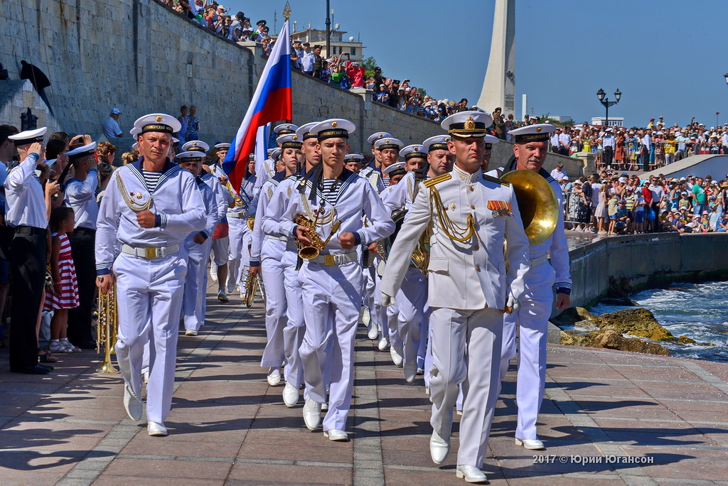 Какого числа день морфлота. Морская флотилия Севастополь. С днём военно морского флота. Моряки Севастополя. ВМФ Севастополь.