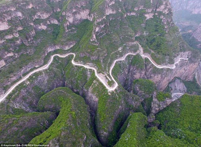800 китайцев построили дорогу за 50 лет гора, дорога, китай, туннель, фото