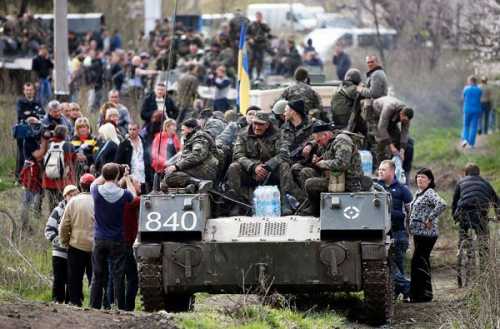 2014 год, начало военных действий. Жители Донбасса пытаются остановить ВСУ