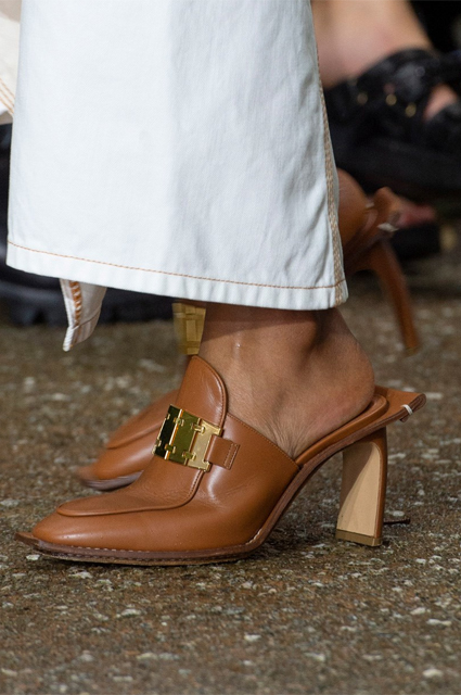 7 трендовых моделей обуви, которые нужны этим летом Новости моды