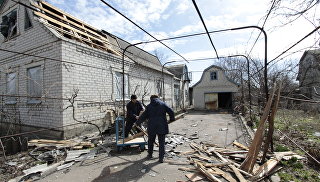 Последствия обстрела поселка Ясное в Донецкой области
