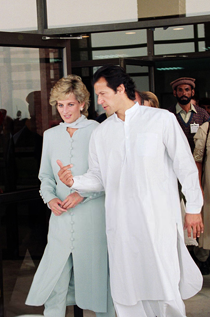 Кейт Миддлтон повторила образ принцессы Дианы в Пакистане Кейт Миддлтон повторила образ принцессы Дианы в Пакистане Звездный стиль