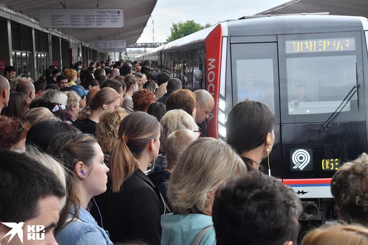 Метро в Москве перегружено