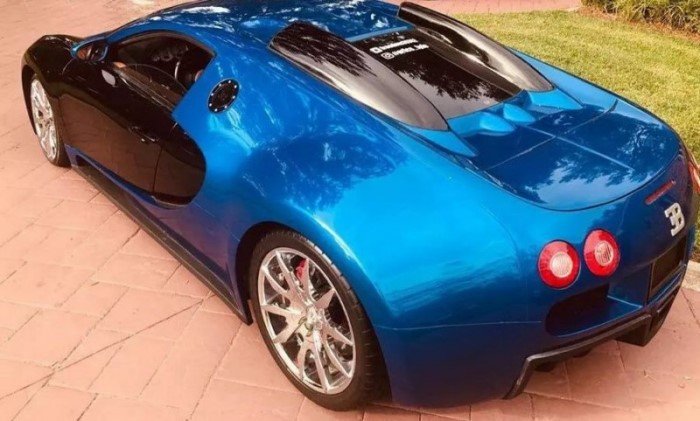 Реплику BUGATTI VEYRON  продают дешевле  оригинала в 20 раз автомобили,машины