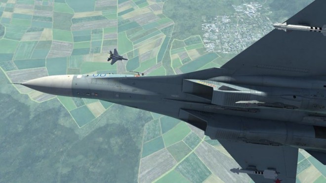 Су-27 идет на перехват американского F-15. Видео