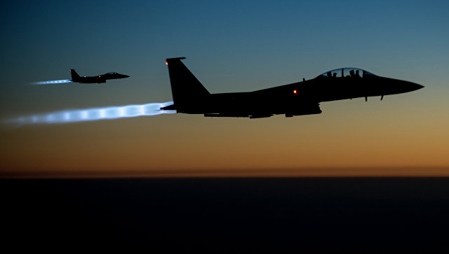 Истребители F-15 ВВС США. Архивное Фото.