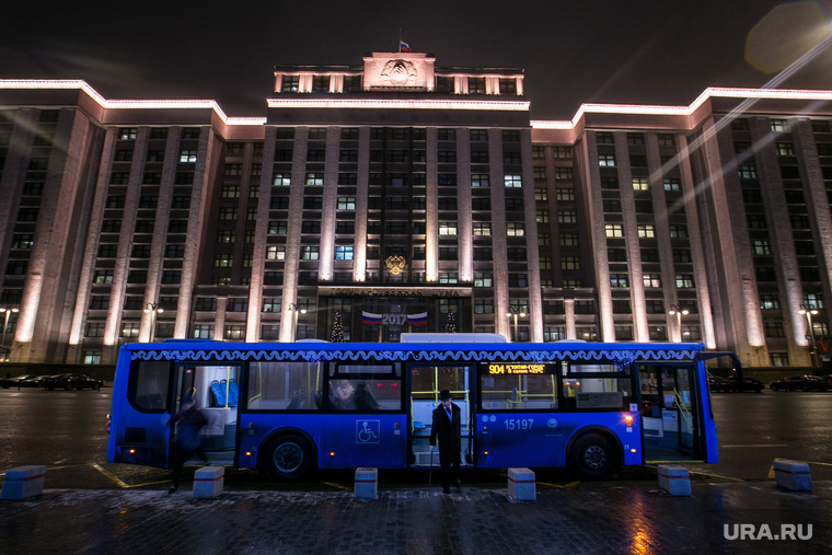 Предновогодняя Москва. Иллюминация, госдума, автобус, общественный транспорт, новый год, вечерняя москва