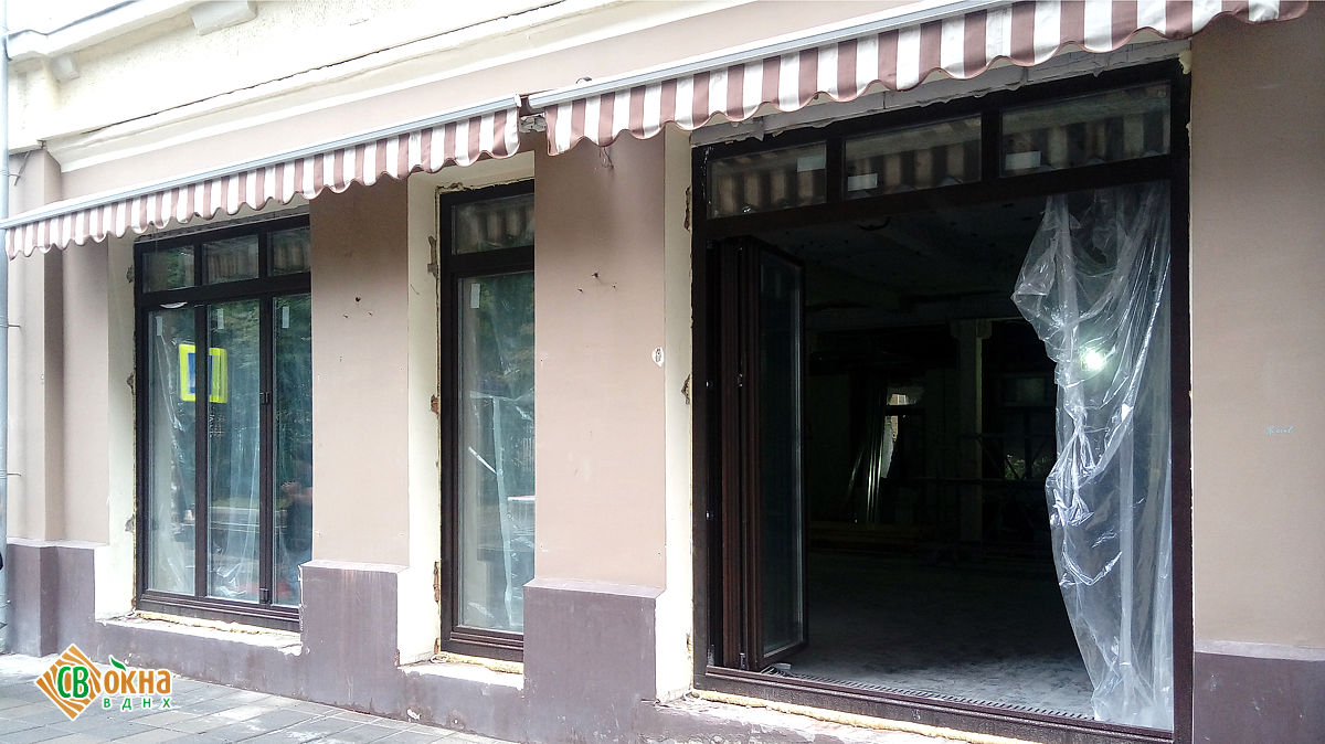 Окна-«гармошки» и входная группа