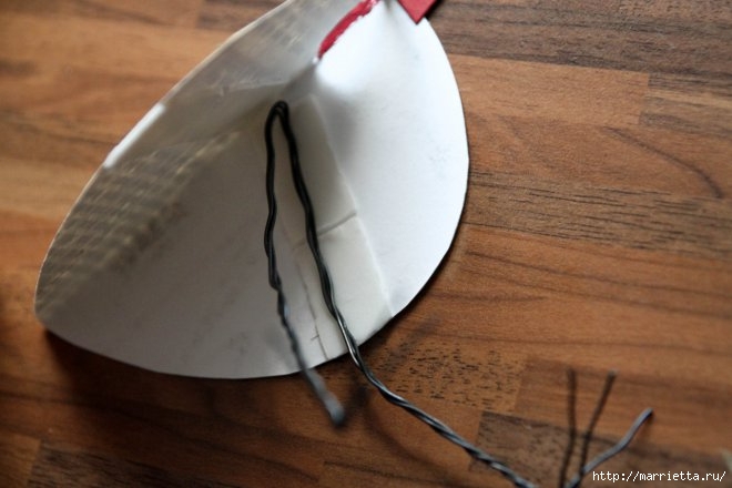 Креативные пасхальные курочки из книжных страниц Креативные пасхальные курочки из книжных страниц мастер класс