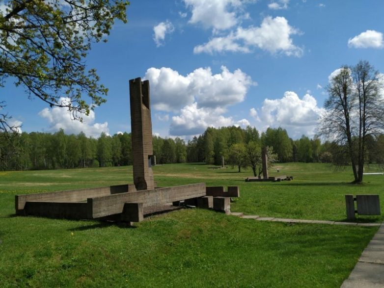 Хатынь: боль через годы Хатынь: боль через годы