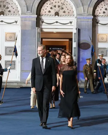 Королева Летиция с мужем и дочерьми