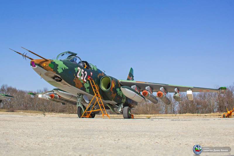 Болгария похвасталась обновленными Су-25 с 24 бомбами на подвесах Болгария похвасталась обновленными Су-25 с 24 бомбами на подвесах Техно