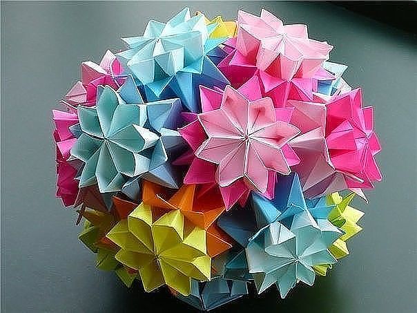 Кусудамы - шары счастья. Такую красоту из бумаги можно сделать для новогоднего декора бумага