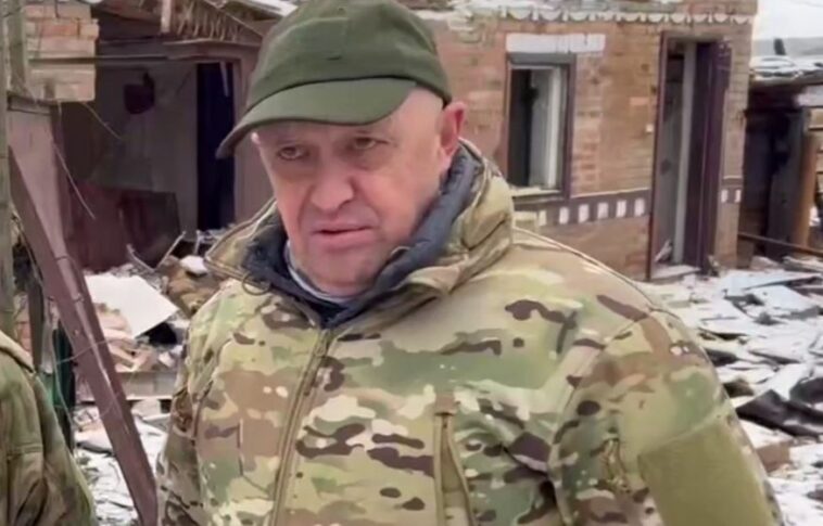 «Нам дают Суровикина»: Пригожин заявил, что ЧВК «Вагнер» остается воевать в Бахмуте
