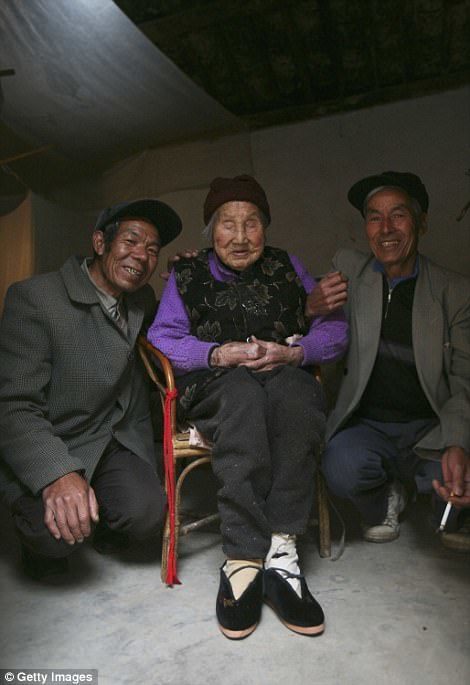 Деревня в Китае, где доживают свой век последние «женщины-лотосы»