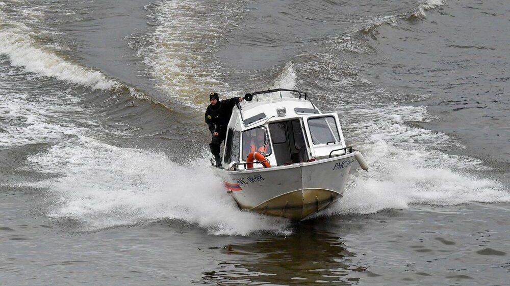 Три человека пропали без вести при опрокидывании аэролодки «Пиранья» под Красноярском