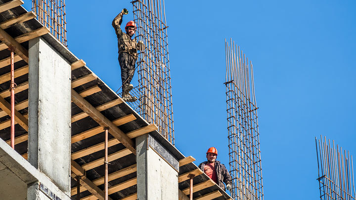 ЧТО МИГРАНТУ ХОРОШО, ТО РУССКОМУ НЕДОСТУПНО. ПОЧЕМУ НА СТРОЙКАХ УСТРОИЛИ "РАШАГЕЙТ"