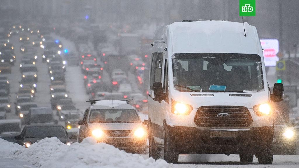 Транспортный коллапс. Москва снегопад пробки. Москва пробки снег. Снежные пробки в Москве. Снег затор.