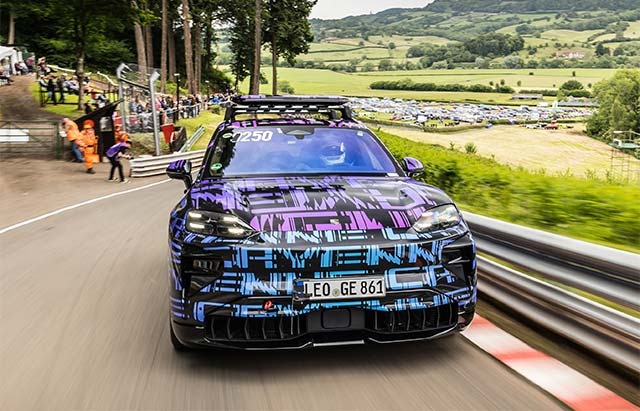 Электрический Porsche Cayenne установил рекорд на легендарном подъёме Шелсли Уолш