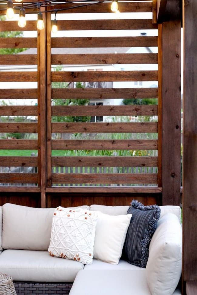 Деликатно закрываемся во дворе от чужих глаз : 60 идей деревянной ширмы для дома и дачи