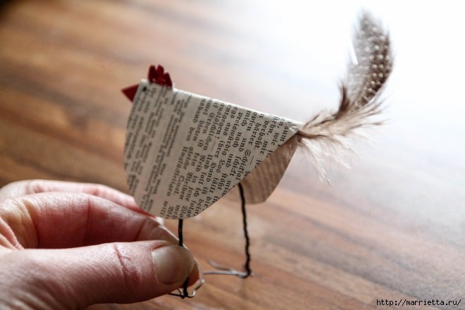 Креативные пасхальные курочки из книжных страниц Креативные пасхальные курочки из книжных страниц мастер класс