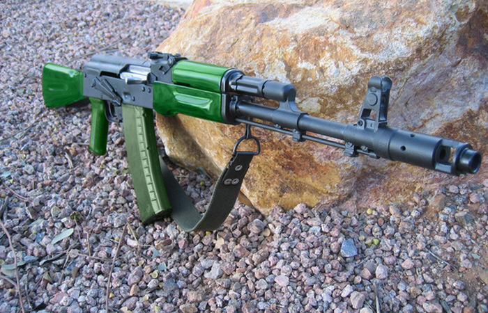 Для чего на «Ижмаше» делали зеленые автоматы Калашникова...