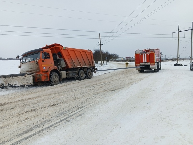 За сутки сотрудники ГКУ РК «КРЫМ-СПАС» эвакуировали из снежных заносов 13 автомобилей