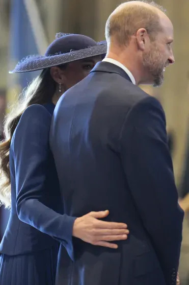 Кейт и Уильям на службе