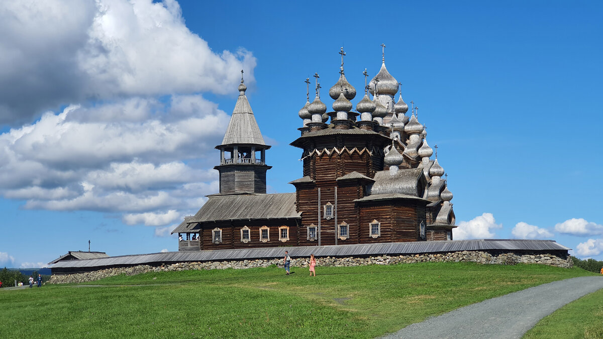 Попали на остров Кижи. Сделали много красивых фотографий