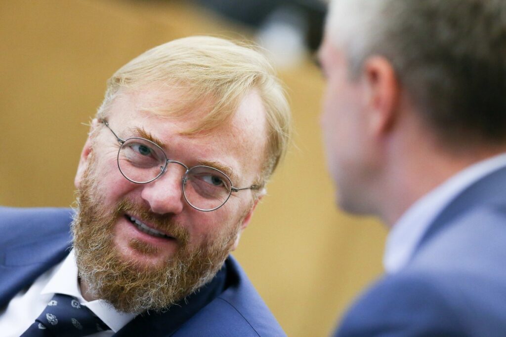 Милонов призвал депутатов Госдумы ходить на работу в сюртуках