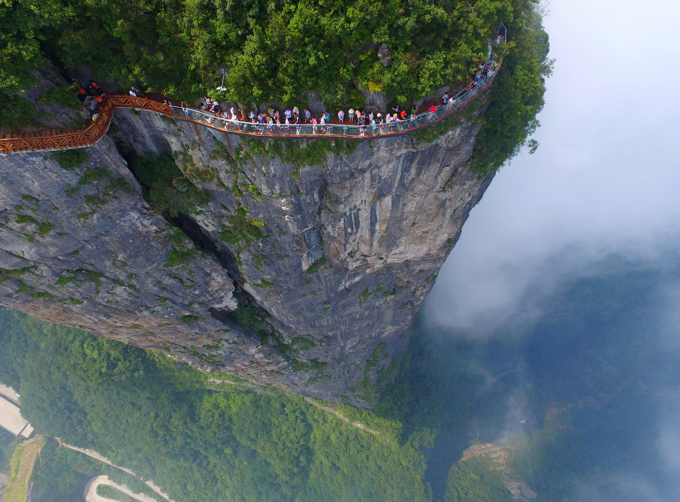 «Стеклянная небесная тропа» (The Glass Sky Walk)