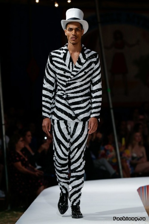 Moschino Круизная коллекция 2019 Moschino Круизная коллекция 2019