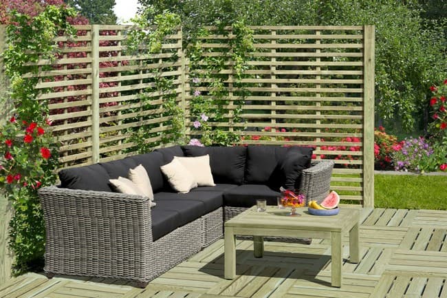 Деликатно закрываемся во дворе от чужих глаз : 60 идей деревянной ширмы для дома и дачи