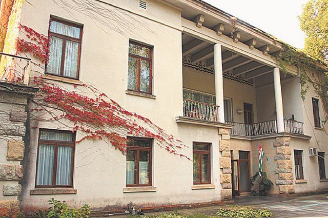 Дачи генсеков СССР: где шикарно от гос дел отдыхали советские вожди Дачи генсеков СССР: где шикарно от гос дел отдыхали советские вожди дача,история,отдых,ссср