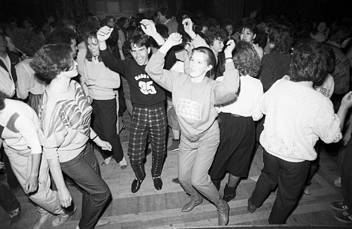 Там где клён шумит...Медляки советских дискотек школьных, дискотеках, друзьями, потом, можно, время, танца, быстрых, приглашение, медляк, девчатам, присматривались, парни, которых, треков, шумитнад, образом, девушки, строилась, основном