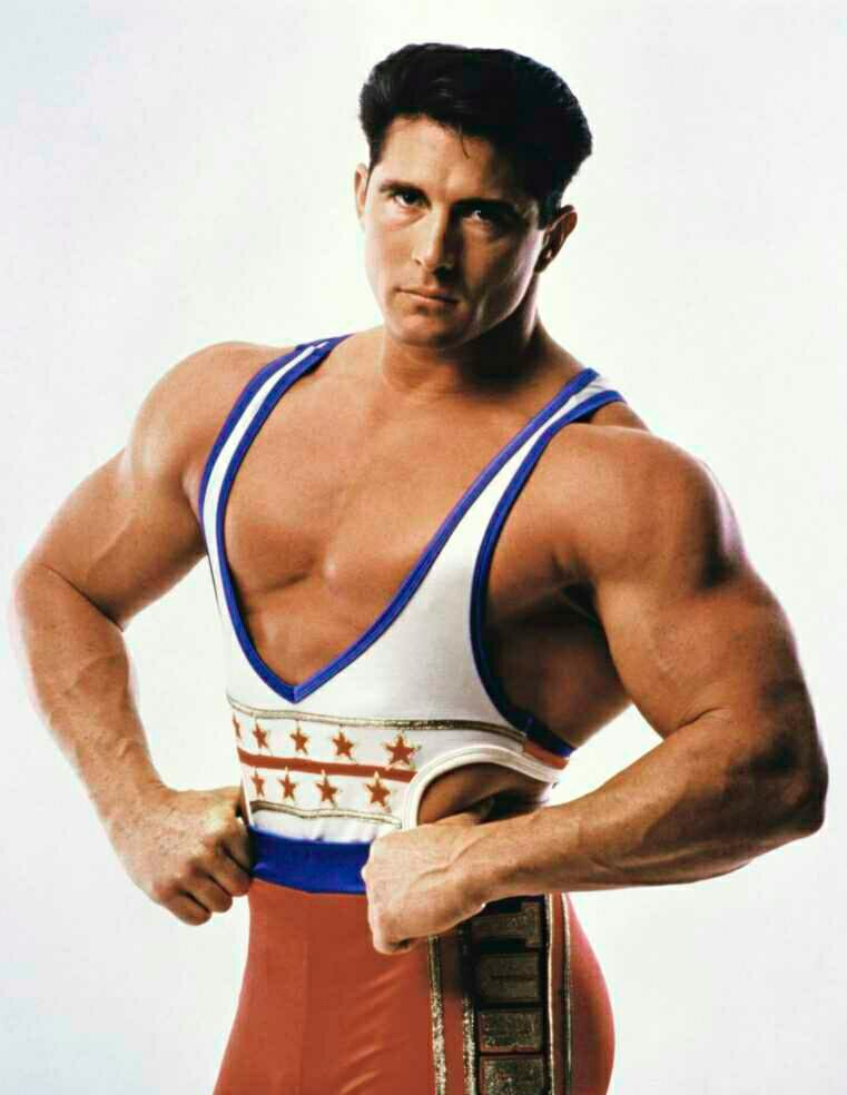   В 1989 году на экранах телевизоров США появилась передача, не имеющих аналогов до этого. Спортсмены (гладиаторы) выступали против соперников в состязаниях на силу и ловкость.-10