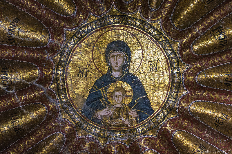 Богоматерь с Младенцем.  Мозаики и фрески монастыря Хора.
