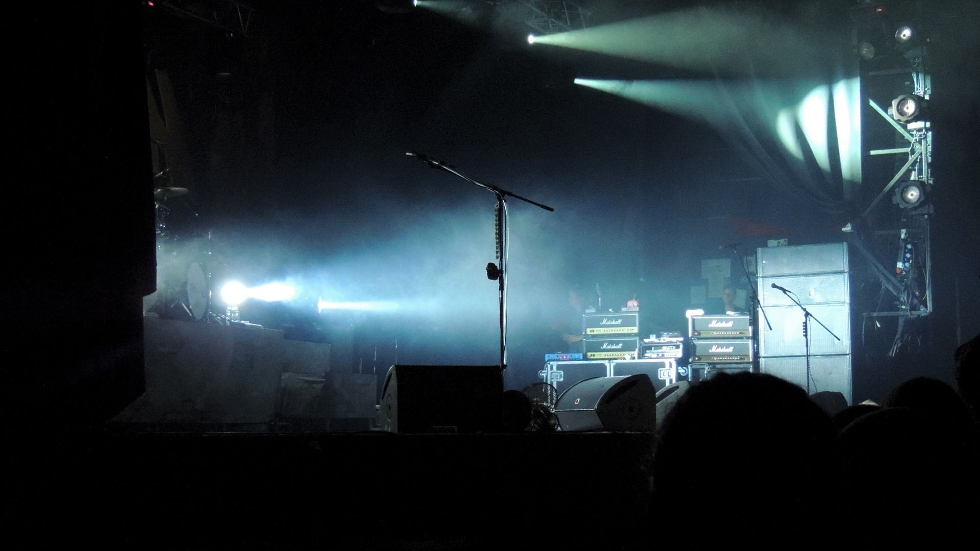 Продюсер Ашуров рассказал, какой заработок потеряли сбежавшие из России артисты