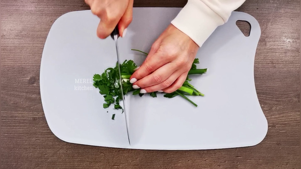 Ну очень вкусный салат! А главное полезный, этот салат для меня просто находка! Я на таком салате к лету скинула 7 килограмм за 3 недели!-9