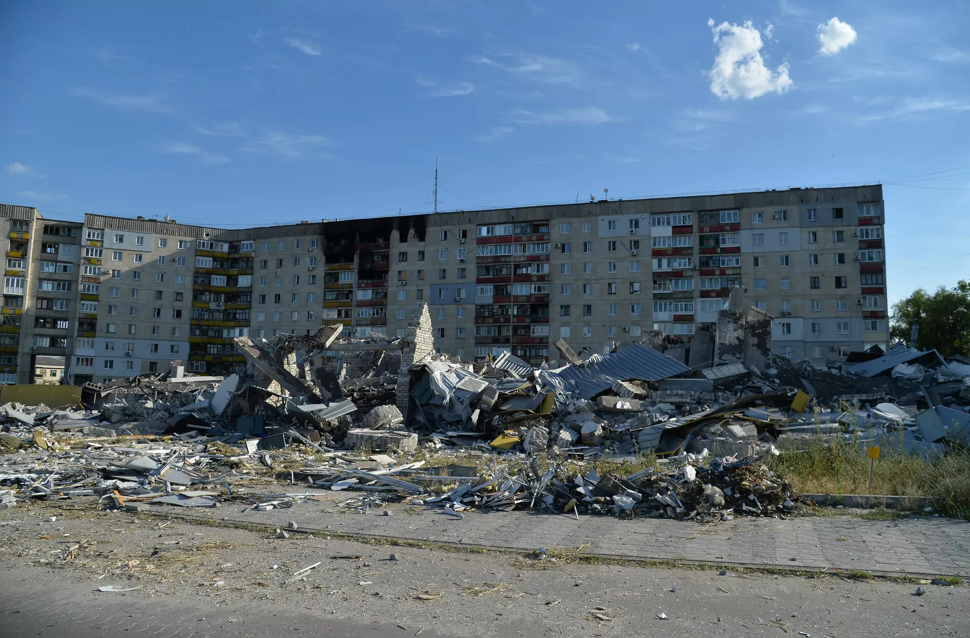 Разрушенные здания в Лисичанске - РИА Новости, 1920, 18.07.2022