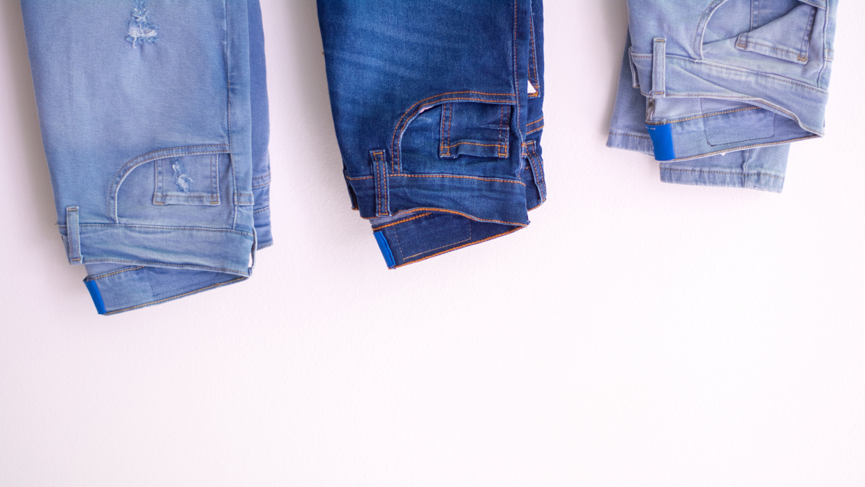 Вельветовые брюки — отличная альтернатива надоевшим стандартным джинсам