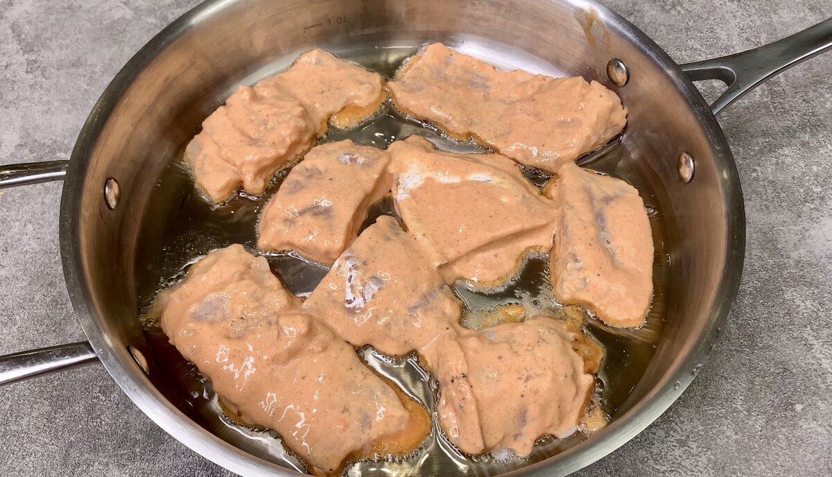 Рыба в кляре - это всегда вкусно! Сегодня покажу сразу два удачных кляра, которые занимают лидирующие места в моём домашнем меню. Оба варианта универсальны и подойдут абсолютно для любой рыбы.-8