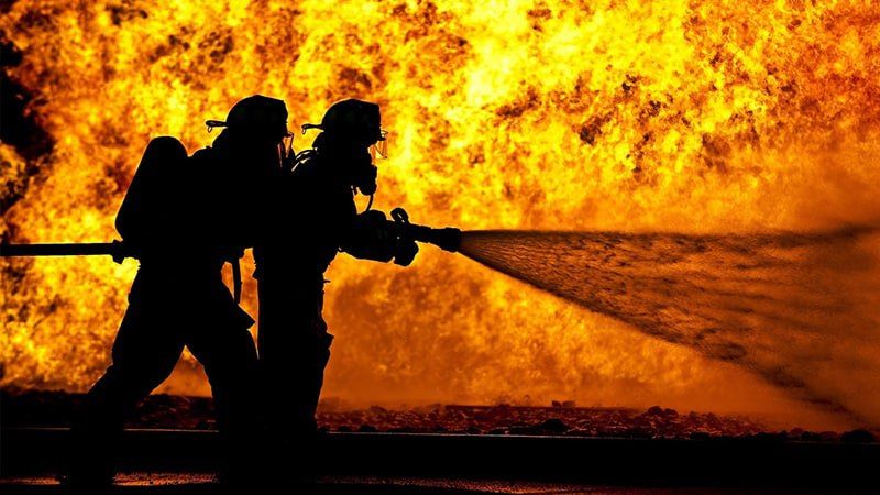 Огонь уничтожил крышу офисного здания на улице 30 лет Победы в Тюмени Происшествия