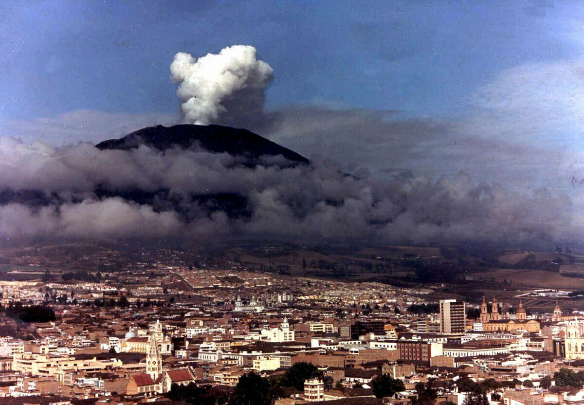 Начало извержения вулкана Невадо-дель-Руис