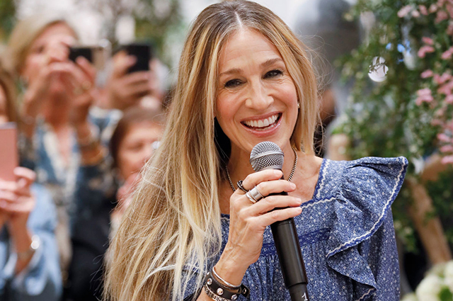 Сара Джессика Паркер в платье с цветочным принтом на презентации своей коллекции обуви в Сиднее